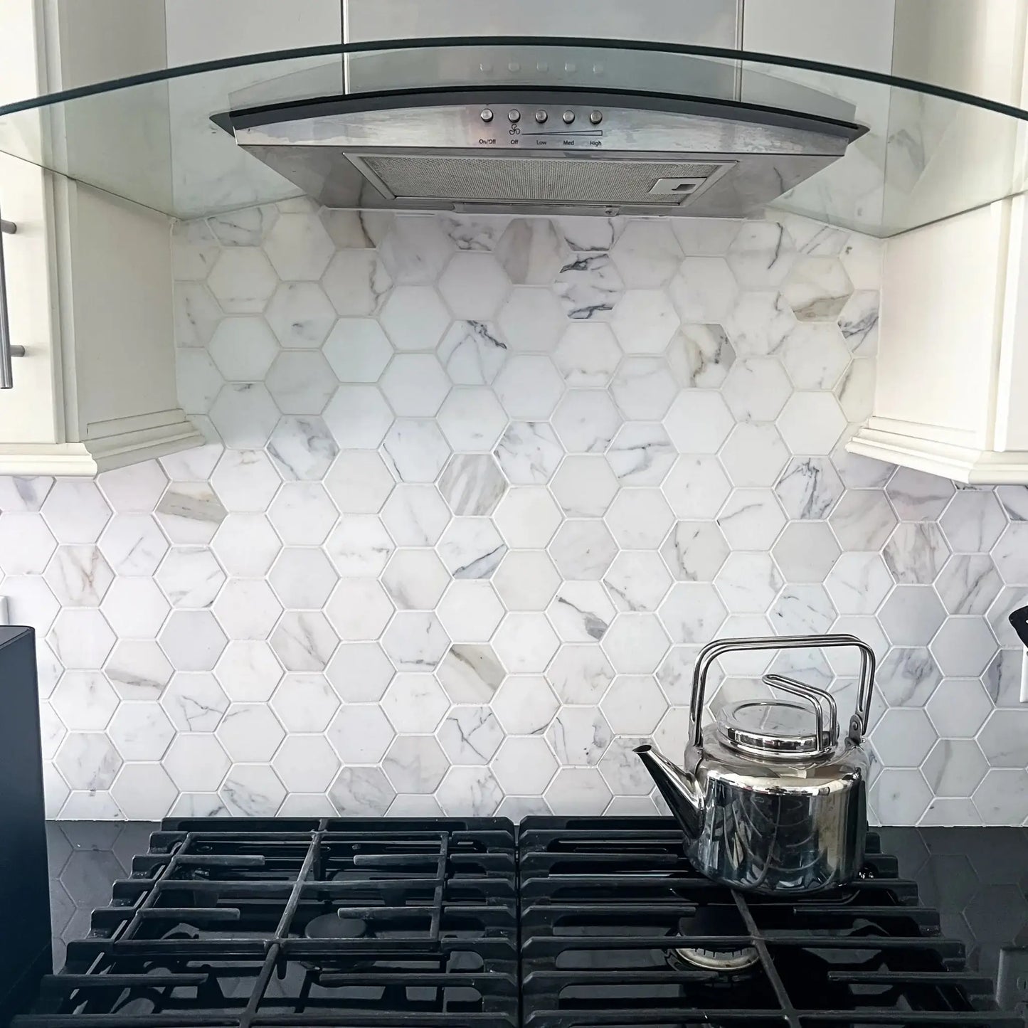 3" Calacatta Gold Marble Polished Hexagon Mosaic Tile - Hey Tiles