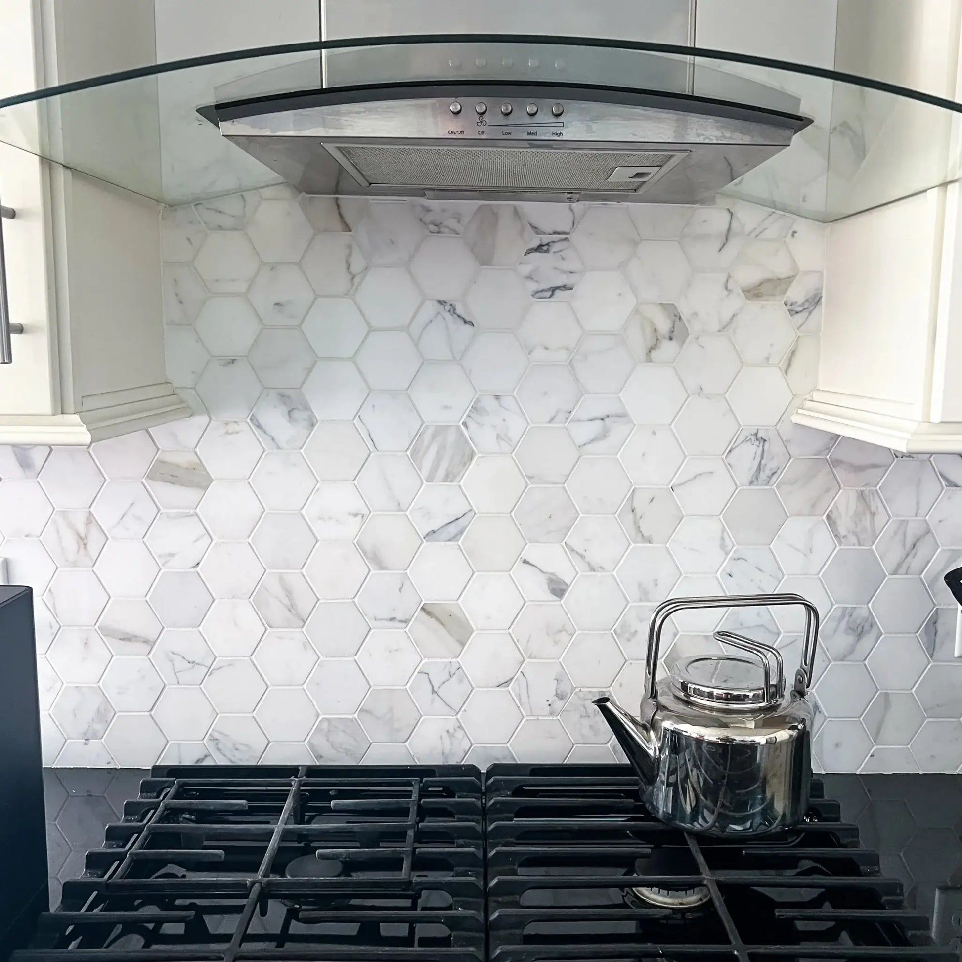 3" Calacatta Gold Marble Polished Hexagon Mosaic Tile - Hey Tiles