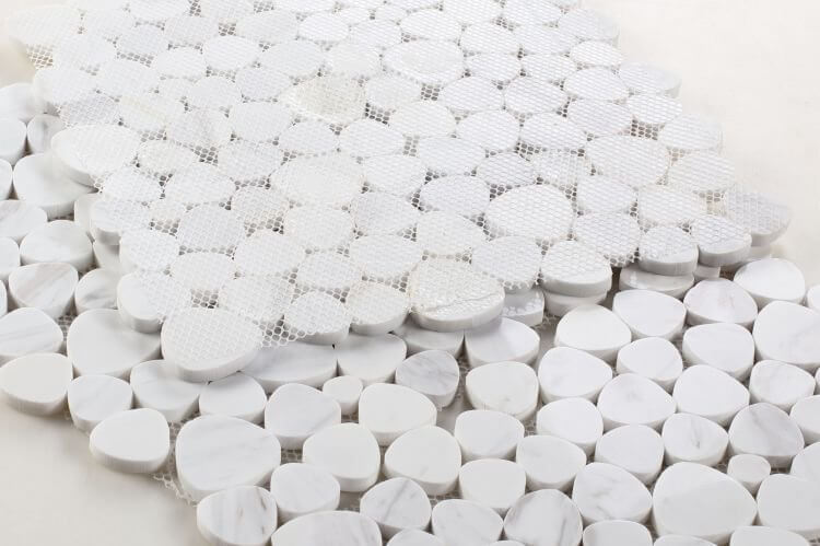 Heart-shaped white Volakas marble mosaic tiles with a polished finish, showcasing elegance for home decor.