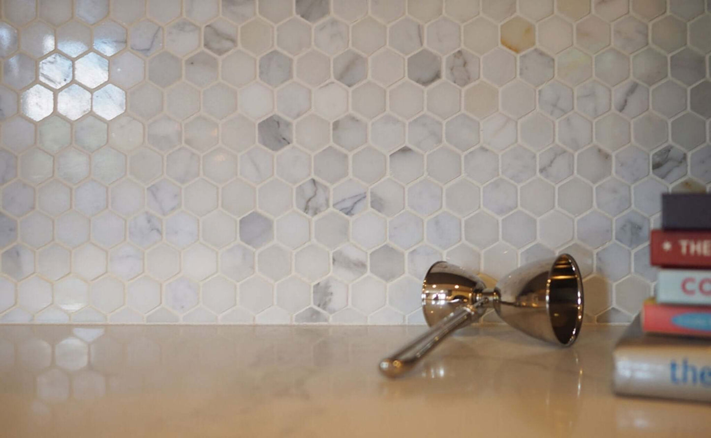 Calacatta Gold 2” Hexagon Polished Mosaic Tile - Hey Tiles