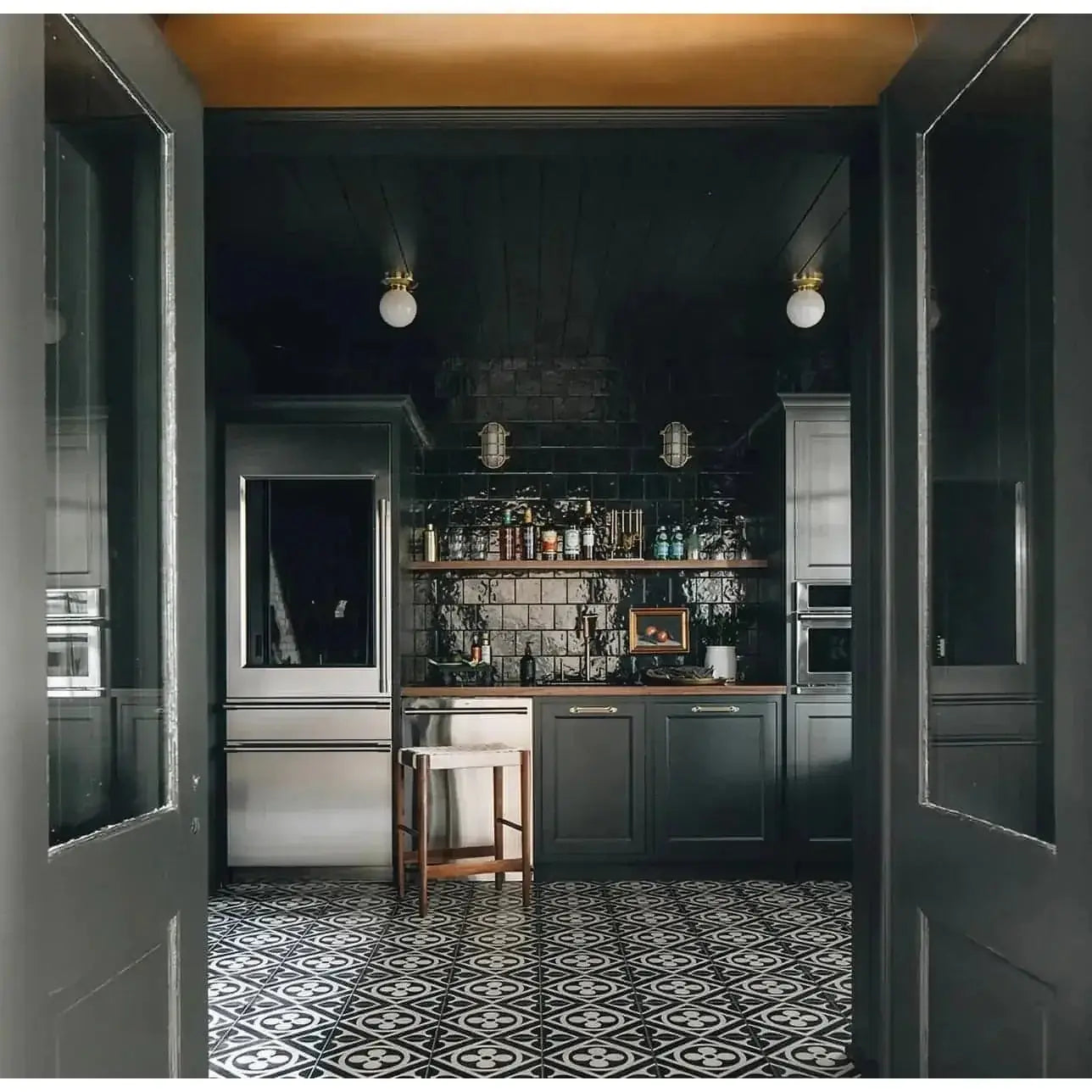 Cloe 5" x 5" Ceramic Tile in Black - Hey Tiles