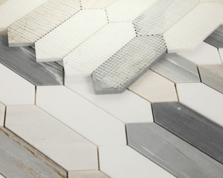 Elongated hexagon marble mosaic in blue and white, showcasing a mix of Thassos and Palissandro, ideal for elegant surfaces.